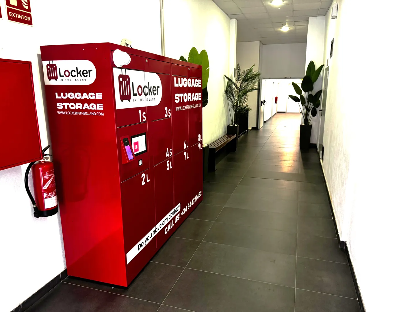 Punto de consigna Locker in the Island en el pasillo de Duke Shops, junto a la Playa del Duque